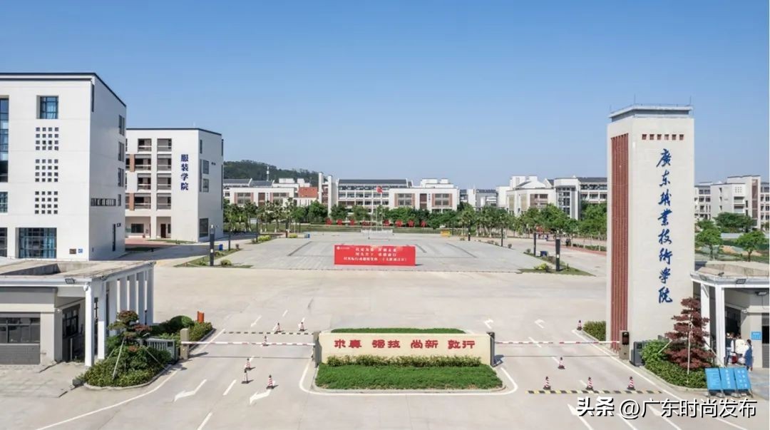 以设计致敬中国速度，广东职业技术学院服装设计毕业作品展演——2023中国（广东）大学生时装周