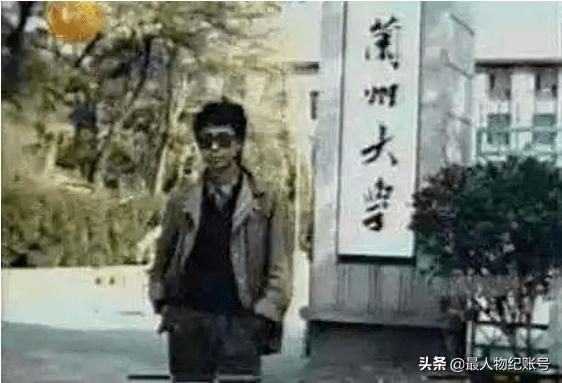 疯狂英语李阳拿家暴当噱头,疯狂英语李阳被指家暴女儿