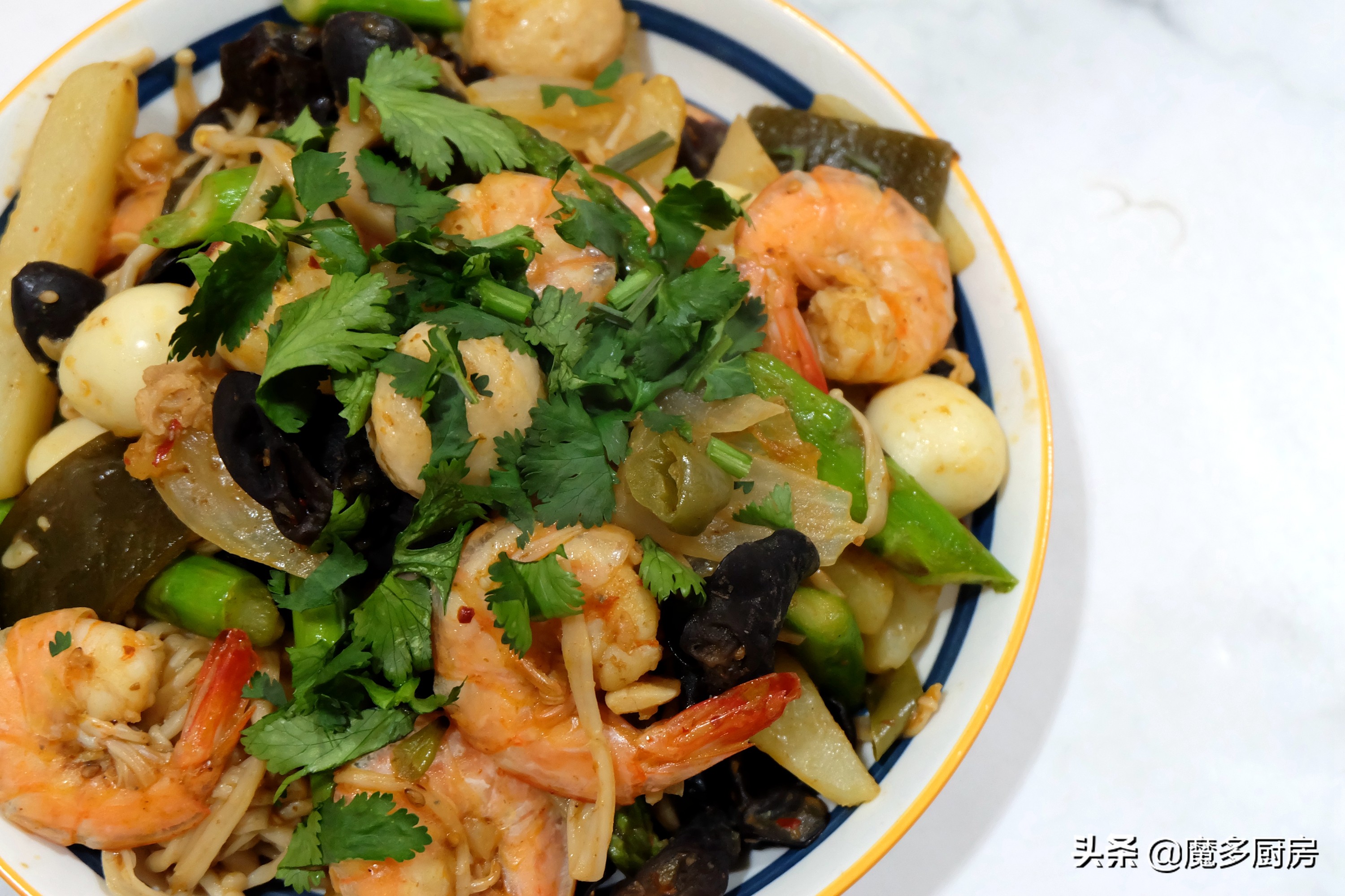 麻辣香锅在家怎么做才不辣又好吃,麻辣香锅家庭做法特辣