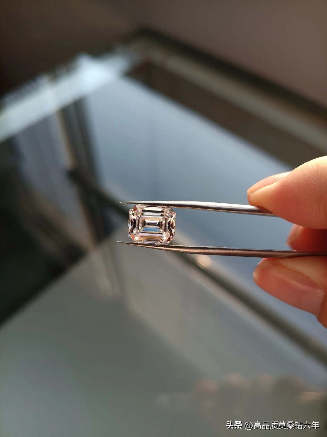 莫桑石银戒指最低多少钱一克拉,一克拉莫桑石戒指多少钱一个