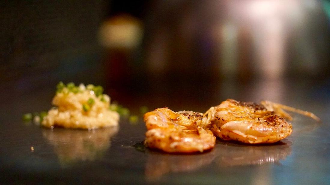 燃情铁板万物烧，烈焰闻香识味趣