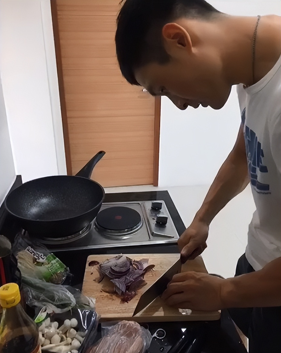 在泰国被丈夫推下悬崖的孕妇,泰国推下悬崖的孕妇最新情况