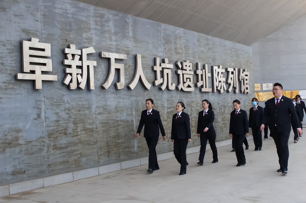 清明祭扫英烈丰碑励童心,清明寄哀思云端祭英烈感言