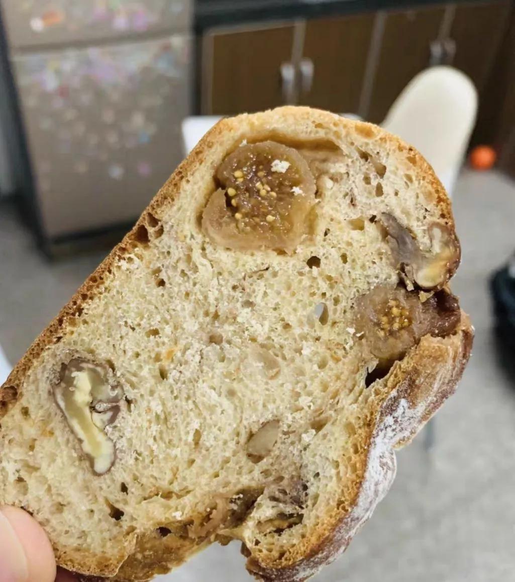 特别爱吃面包是什么原因,特别爱吃面包是什么体验