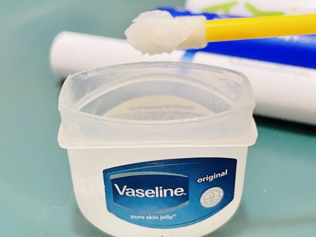 润唇膏越涂越干,润本唇膏越涂越干