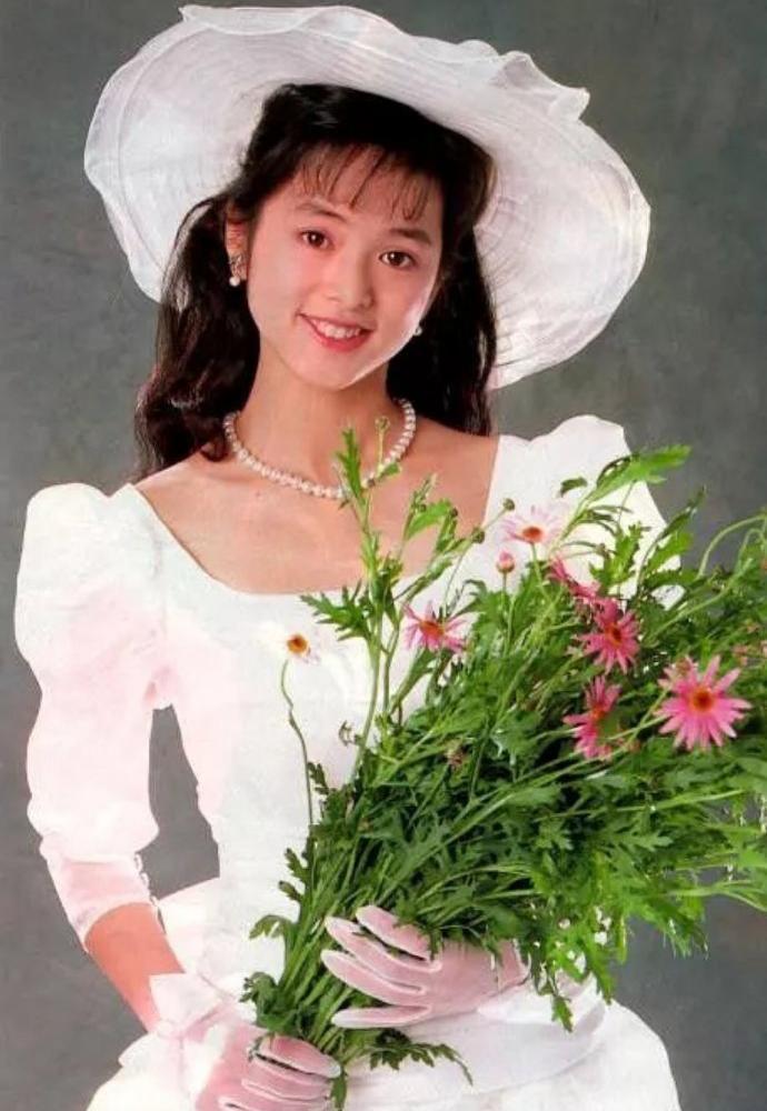 浪漫复古港风穿搭女,港风穿搭女复古时髦气质