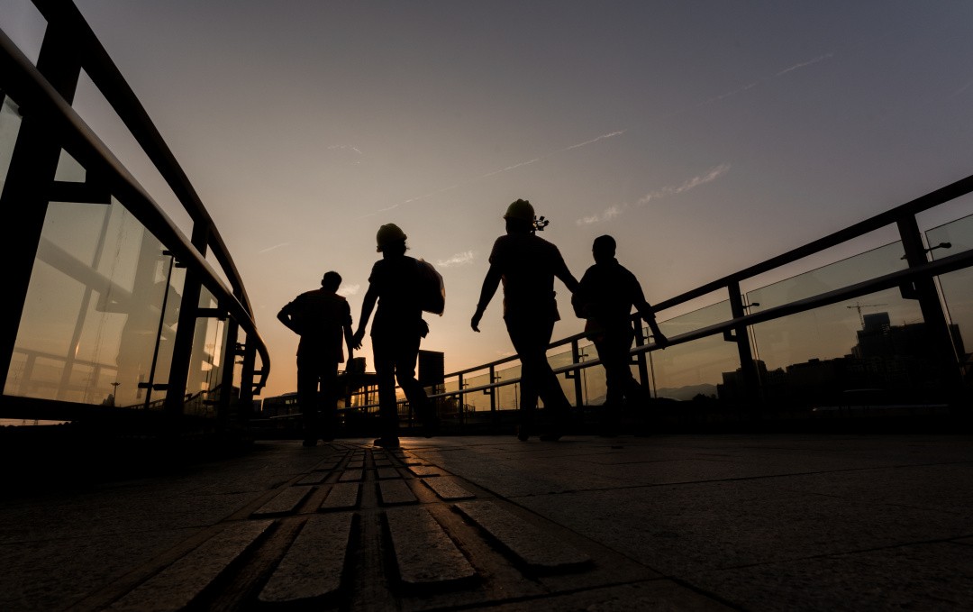 工地上施工员该不该和工人吵,工地不跟工人吵架