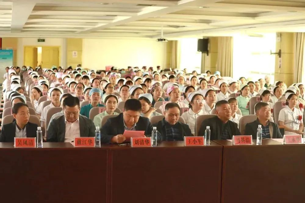 发展护士队伍改善护理服务演讲稿,发展护士队伍改善护理服务黑板报