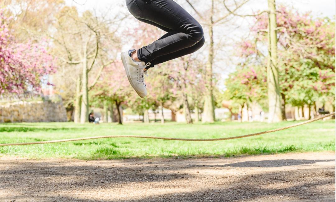 除了跳绳外还有什么动作可以长高,跳绳长高运动