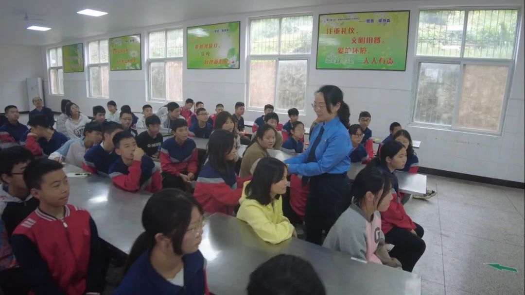 县检察院开展法治进校园巡讲活动,检察院迎六一法治进校园巡讲