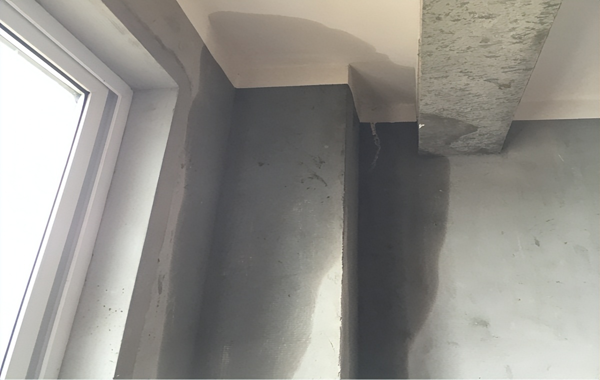 排烟口漏水可以找物业吗,一楼砸掉烟道后经常漏水如何补救