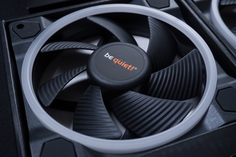 1000块6把风扇，是什么样的体验？德静界LightWings装机