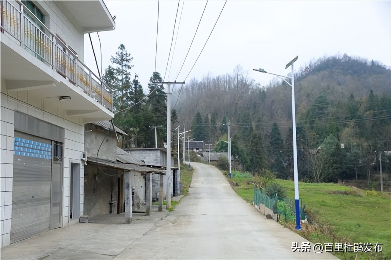太阳能路灯照亮农村建设,为贫困村安装太阳能路灯
