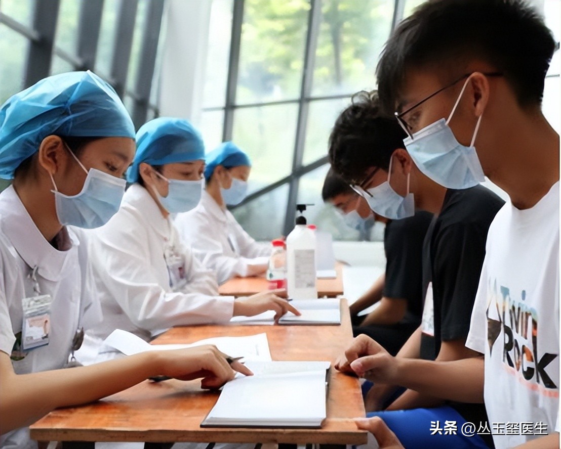 软骨瘤的前兆是什么,背上有软骨瘤该怎么治