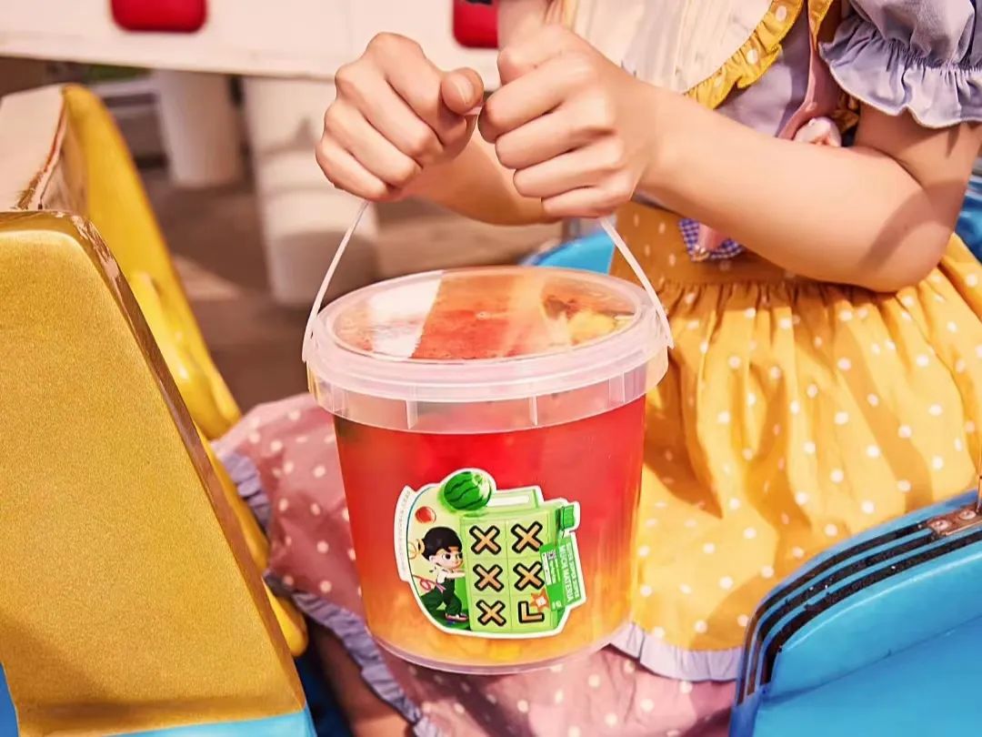 8斤重椰子水,八斤椰子水大瓶冰红茶