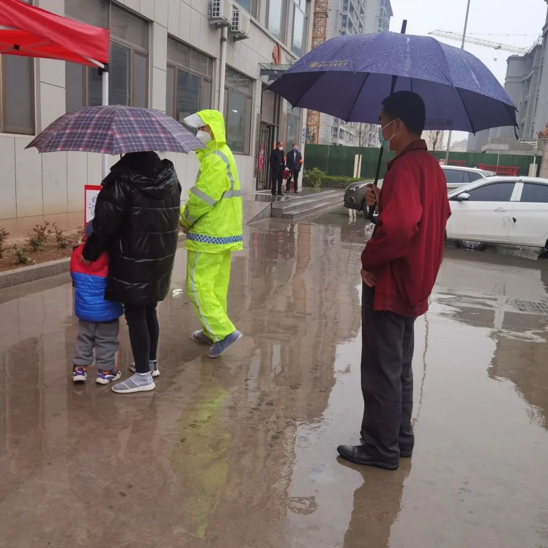 防控疫情他们在风雪中坚守,抗击疫情他们在行动