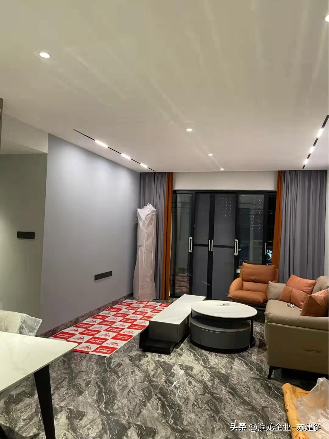 400x800的素色砖搭配淋浴房效果图,亮光砖如何搭配无主灯