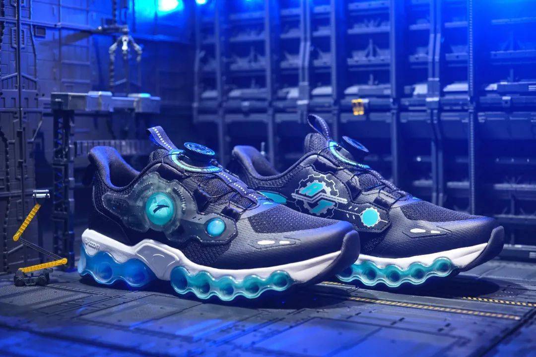 谷爱凌同款跑鞋,安踏冠军跑鞋2代pro谷爱凌配色