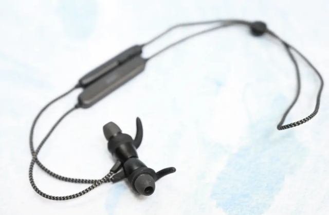 蓝牙耳机z1s怎么开机,hikz1蓝牙耳机怎么配对