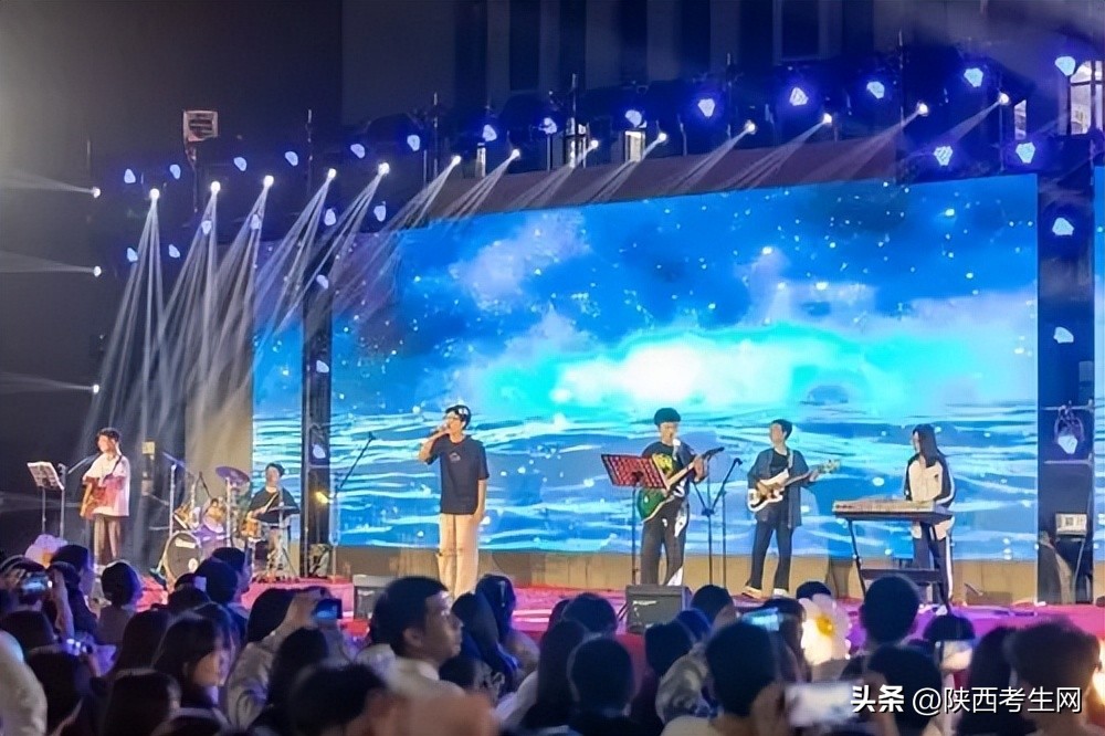 瑗垮畨鐜颁唬鑱屼笟楂樹腑2023姣曚笟鏅氫細,瑗垮畨鐜颁唬鑱屼笟楂樹腑楂樹笁姣曚笟鏅氫細