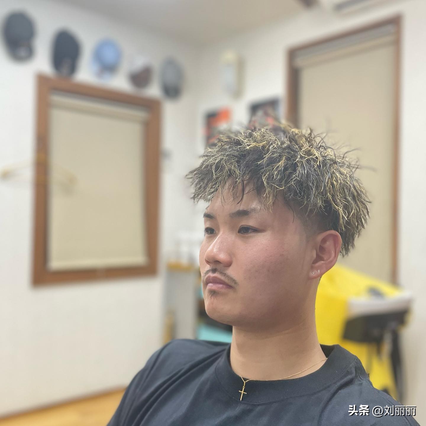 两边铲短发型还流行吗,女性两边铲短发型清爽