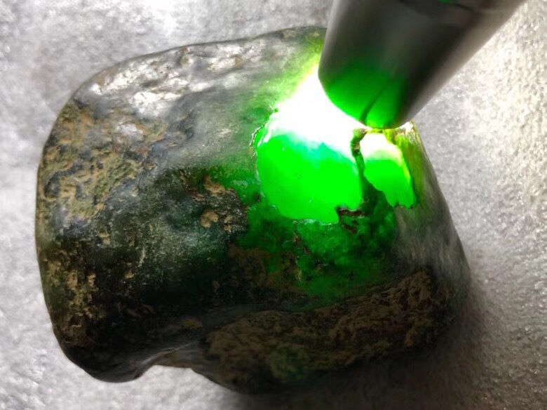 翡翠是老坑的好还是新坑的好,翡翠有哪些坑你都知道吗