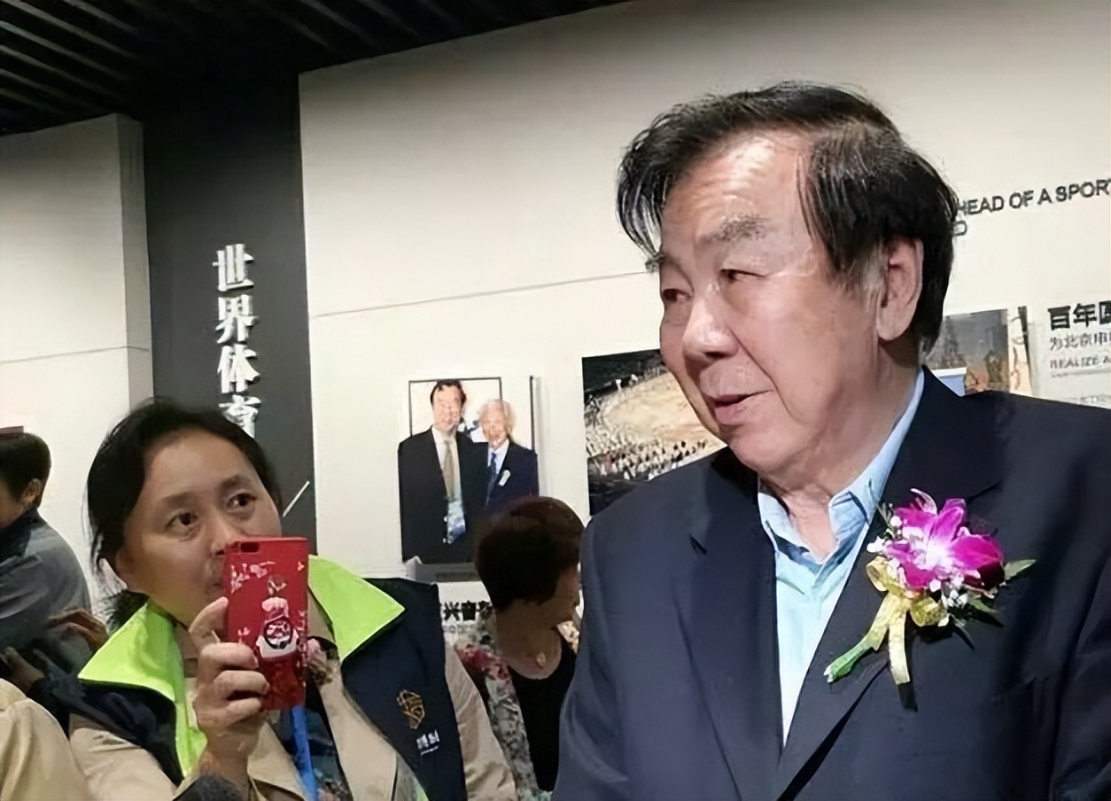 女排功勋袁伟民近况,女排老教练袁伟民的现状