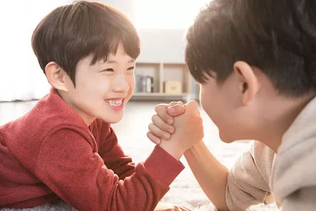 春天有助于儿童长高,一个动作儿童三天快速长高的方法