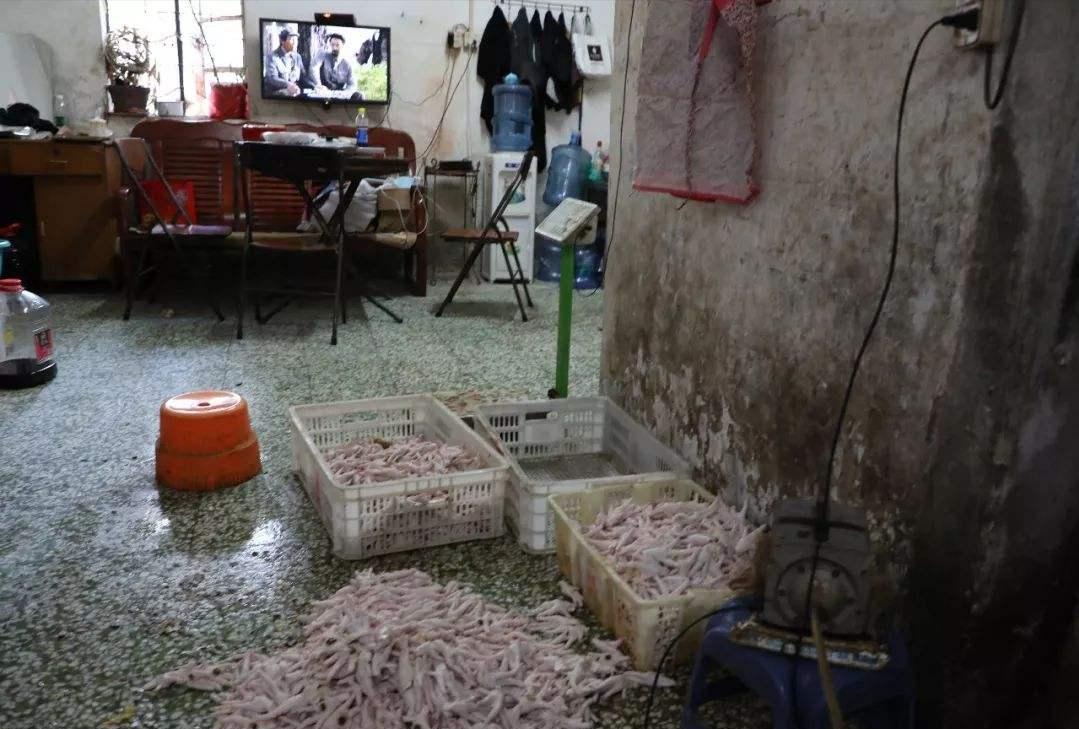 卫龙辣条包装被指涉低俗营销评论,卫龙辣条包装引质疑官方