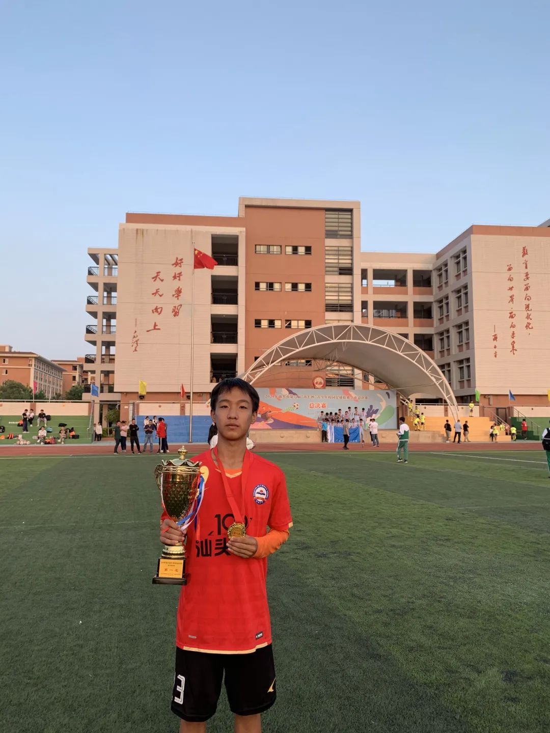 校园足球|汕头市第二中学黄鑫跃、郑铠敏：只有团队的赢才是赢