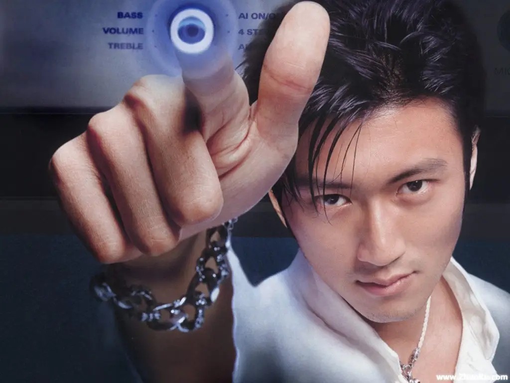 贪玩蓝月为什么不涉嫌虚假广告,香港男明星为什么给贪玩蓝月代言