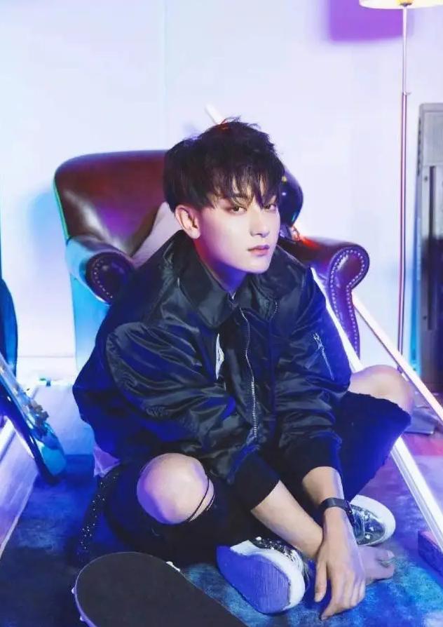 归国四子鹿晗关晓彤,鹿晗带关晓彤录五哈是哪一期