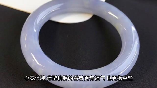 翡翠都有什么特色,翡翠的美在哪里