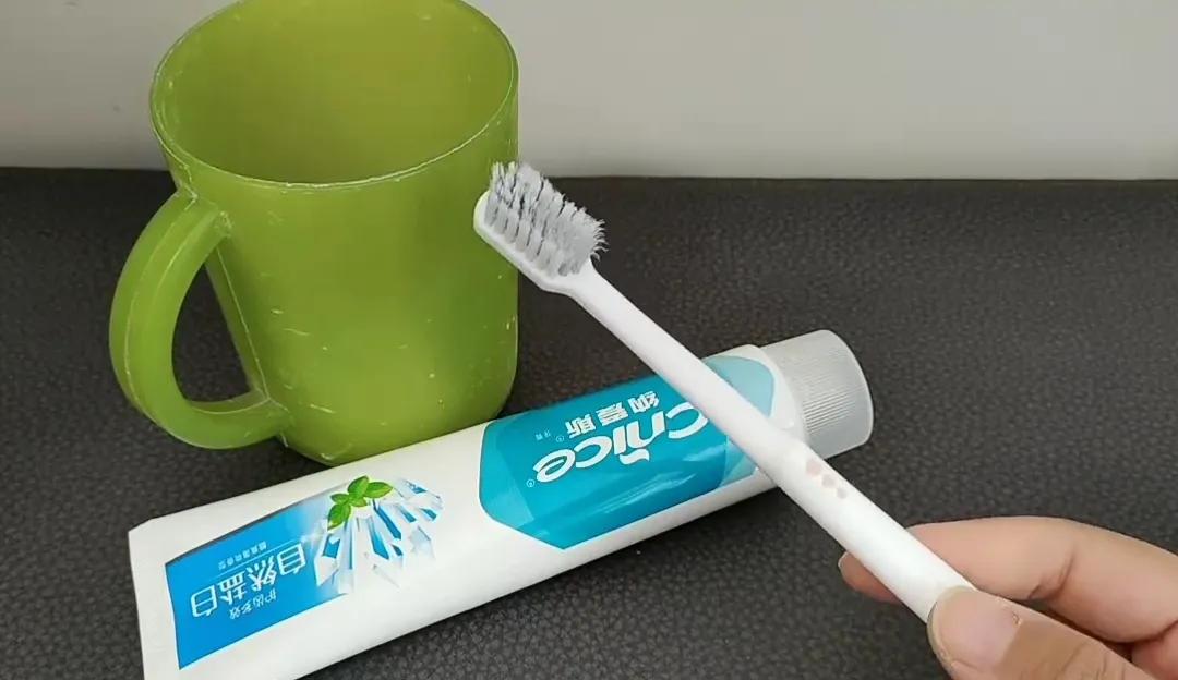 牙齿变黄了用什么方法清洗最干净,怎么样去牙齿发黄小妙招