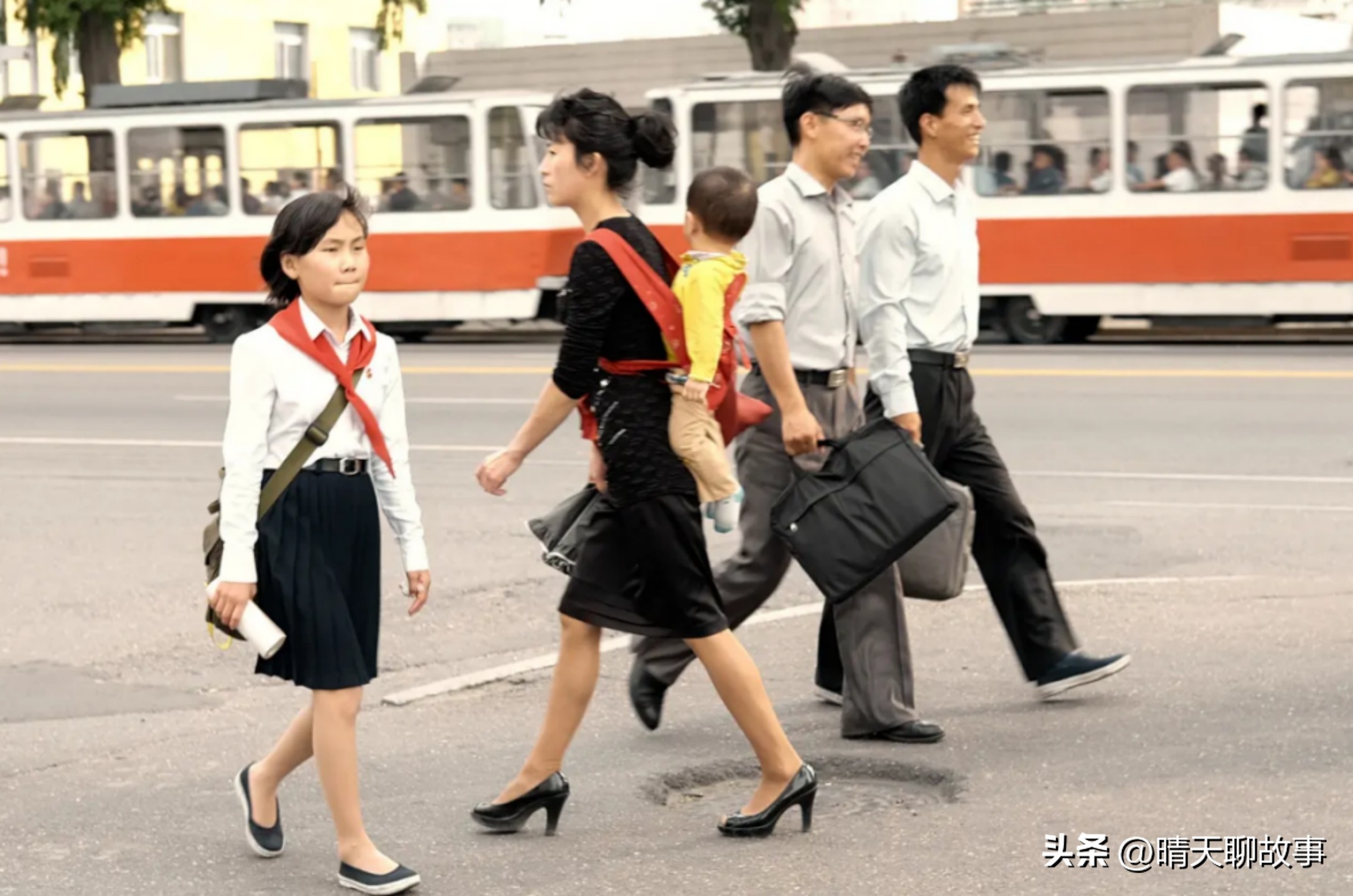 朝鲜平壤大街美女,朝鲜平壤街头的美女