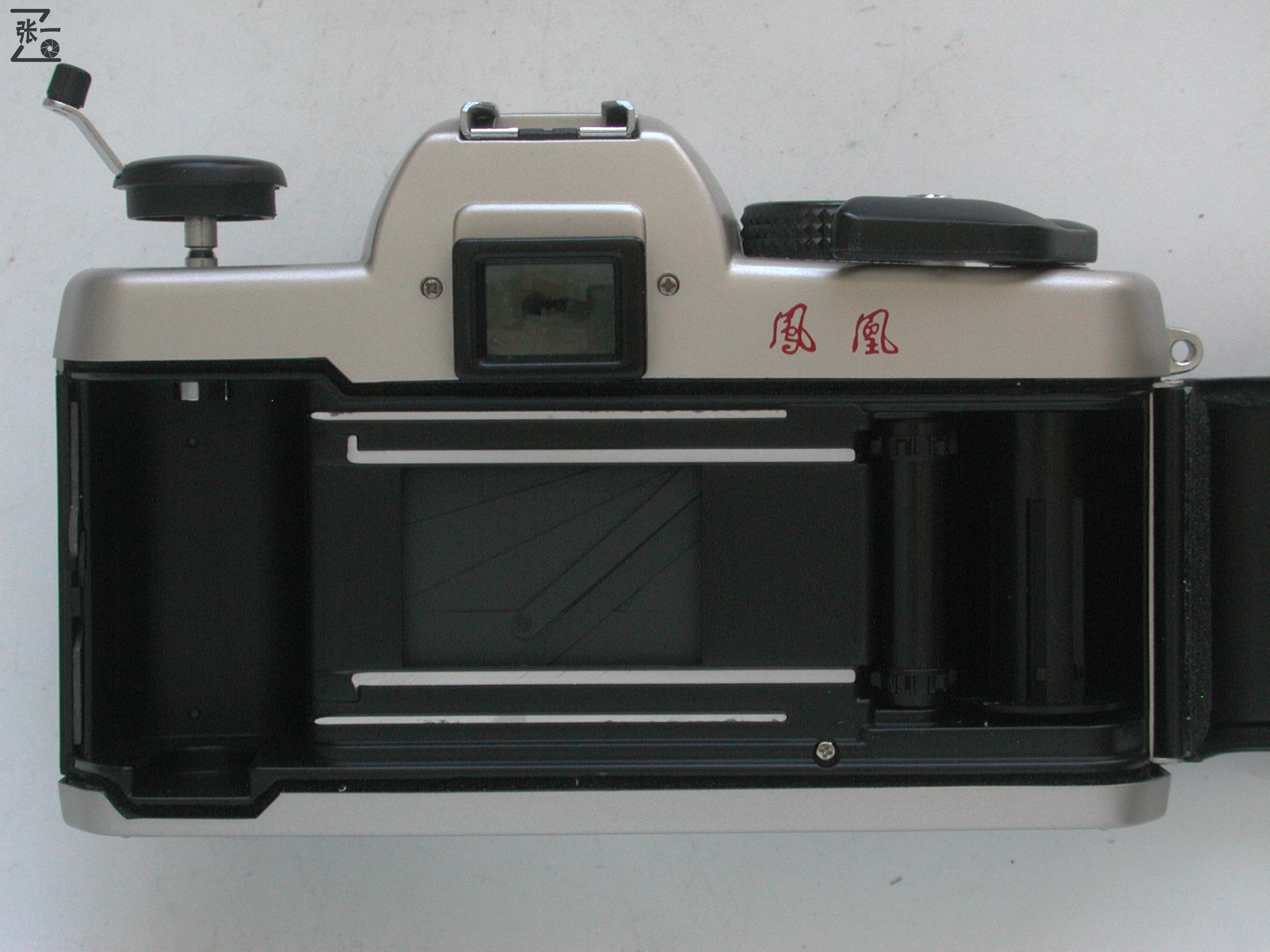 “捡漏”价买到的凤凰DC701单反机身+海鸥58/2镜头套机!中国制造