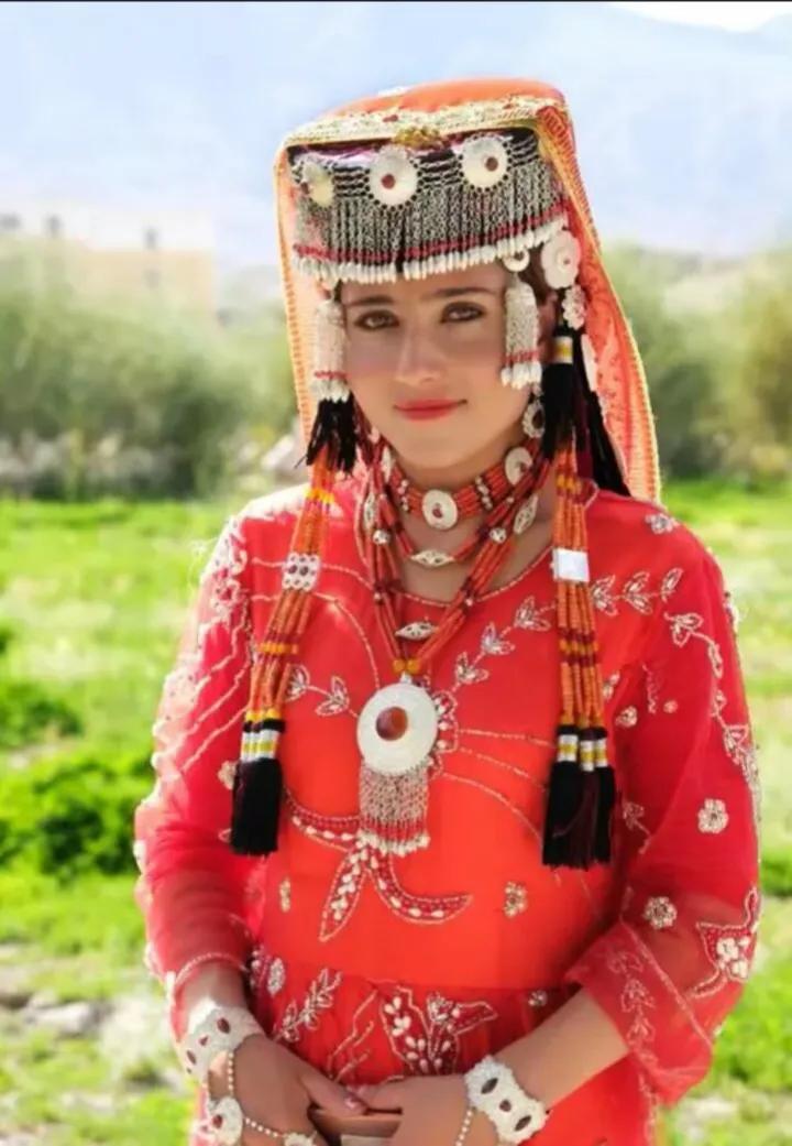 五十六个民族之柯尔克孜族服饰,五十六个民族的风俗和服饰