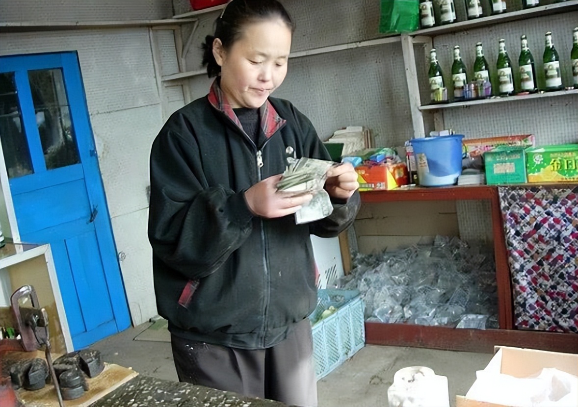朝鲜的农贸市场人山人海,逛朝鲜农贸市场都能买到什么