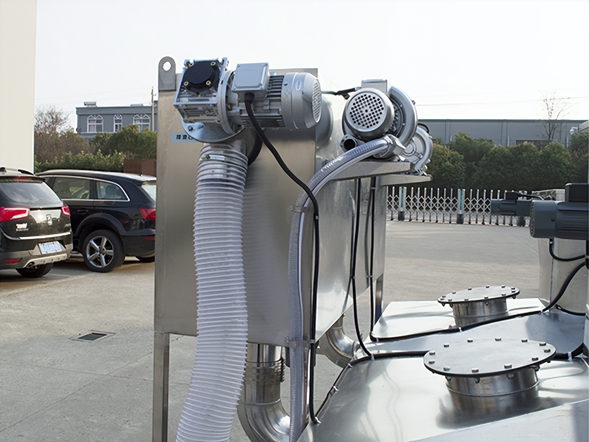 餐饮厨房隔油池设在什么位置,餐饮厨房隔油池构造