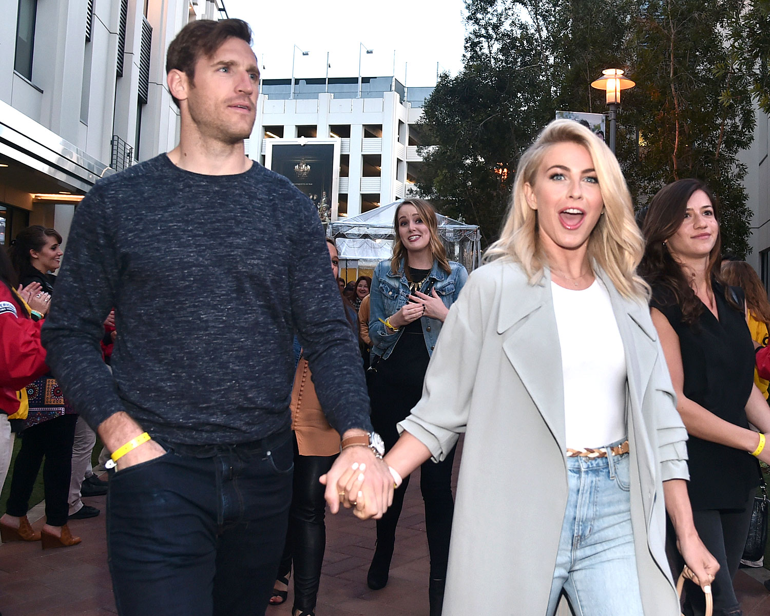 明星戴的都是什么钻戒啊,盘点里哪个女明星戴的钻戒最大