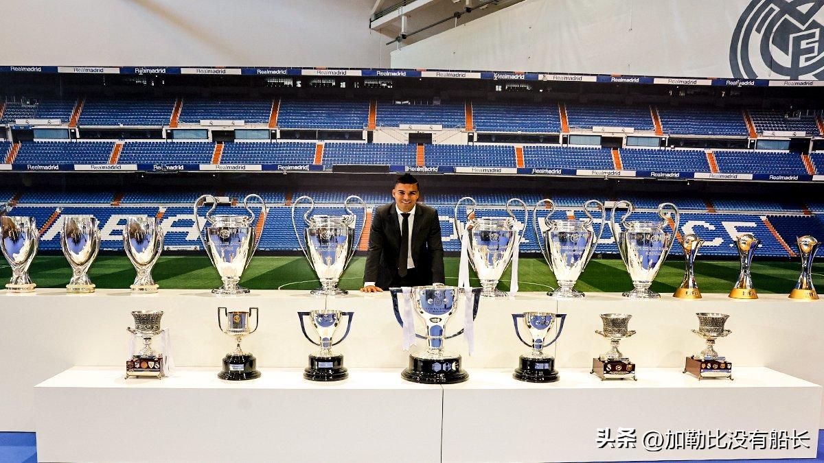 曼联战胜巴萨滕哈赫向球迷喊话,曼联在滕哈赫带领下何去何从