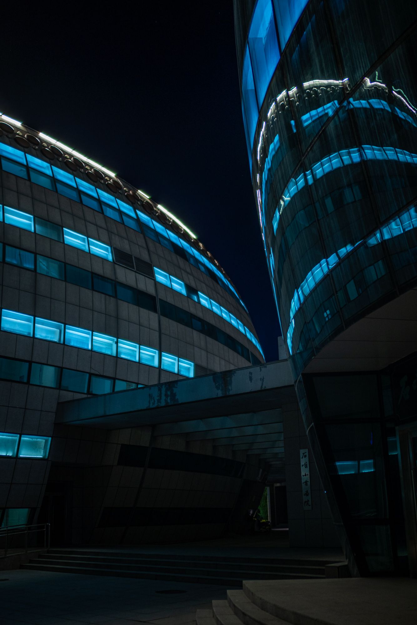 超大光圈镜头f0.6,20mm广角大光圈