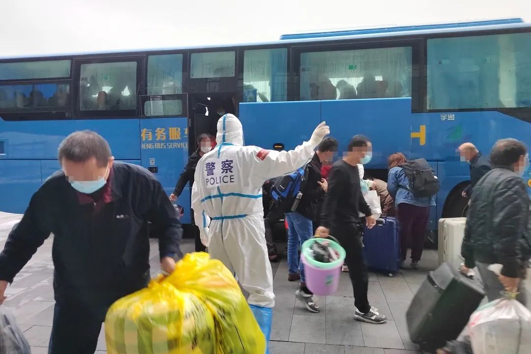 抗击疫情一线的执勤人员,援沪队员抗疫纪实