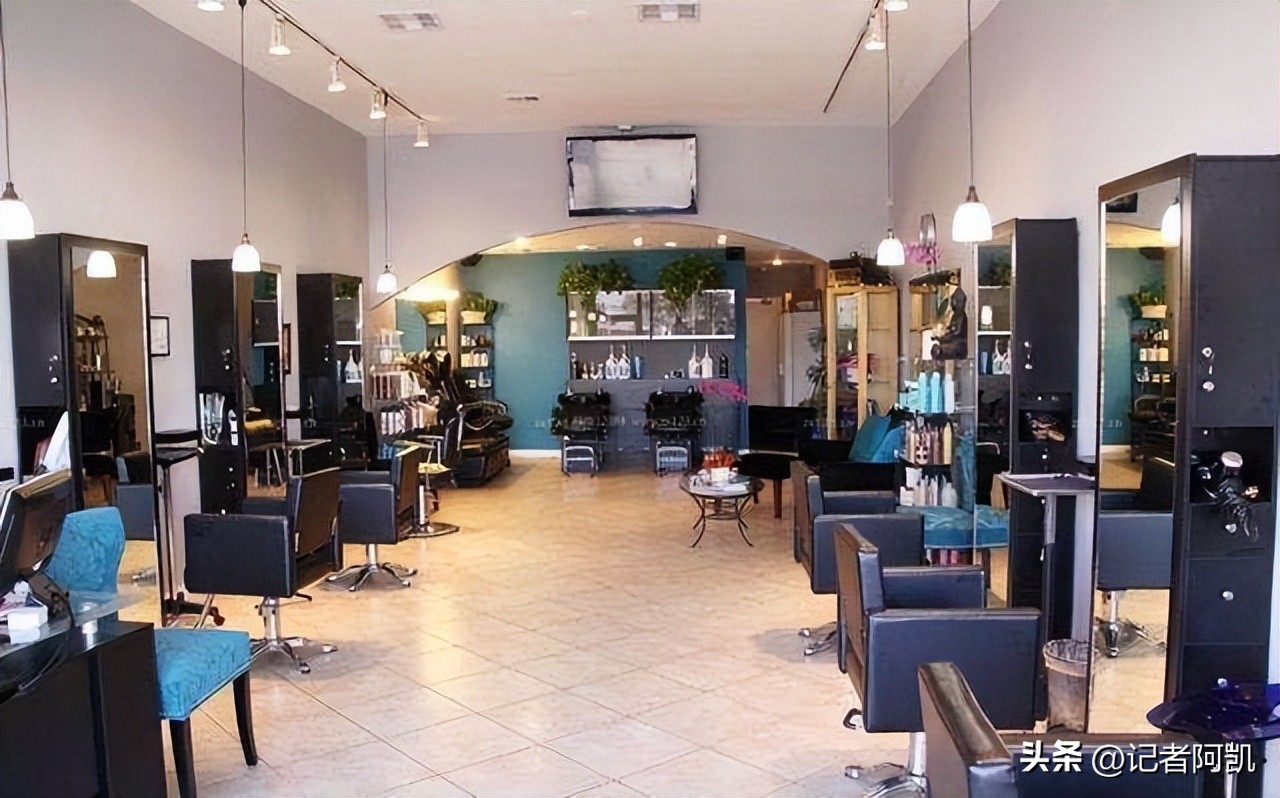 女子被理发店“剪坏”刘海崩溃大哭报警，市场监管部门介入调查