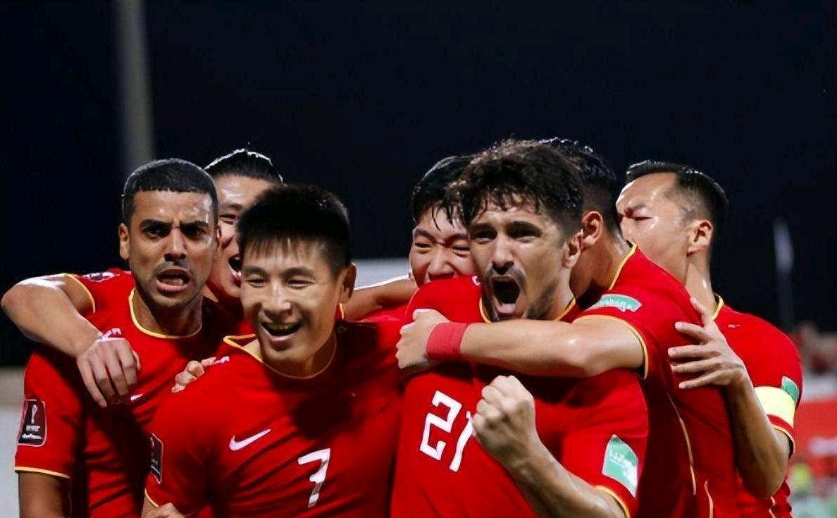 国足新主帅扬科维奇第一堂训练课,扬科维奇国足新一期集训