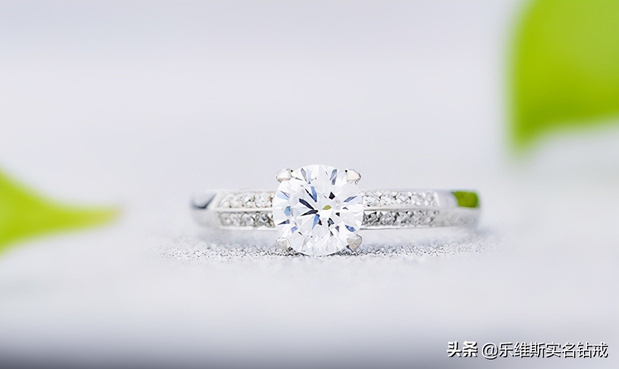 钻戒铂金的好还是18k金的好看,18k金钻戒什么意思