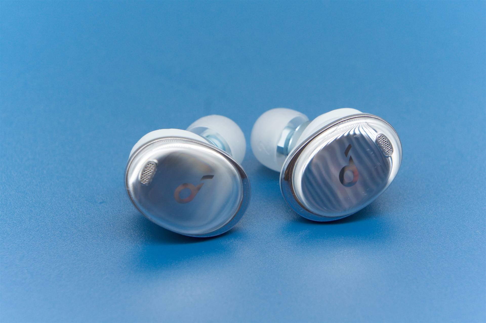 HiFi真无线耳机大乱斗！拜雅、舒尔、声阔、BW参战