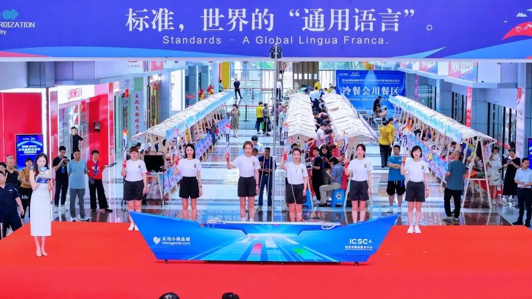 300名国际采购商涌入市场，义乌用“韧劲”强推“品牌出海”