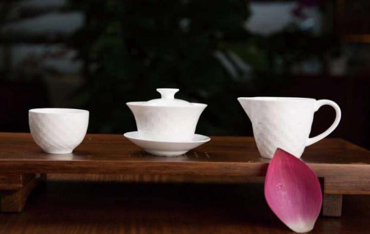 无瑕胜玉美至洁过冰清的意思,无瑕胜玉美至洁过冰清