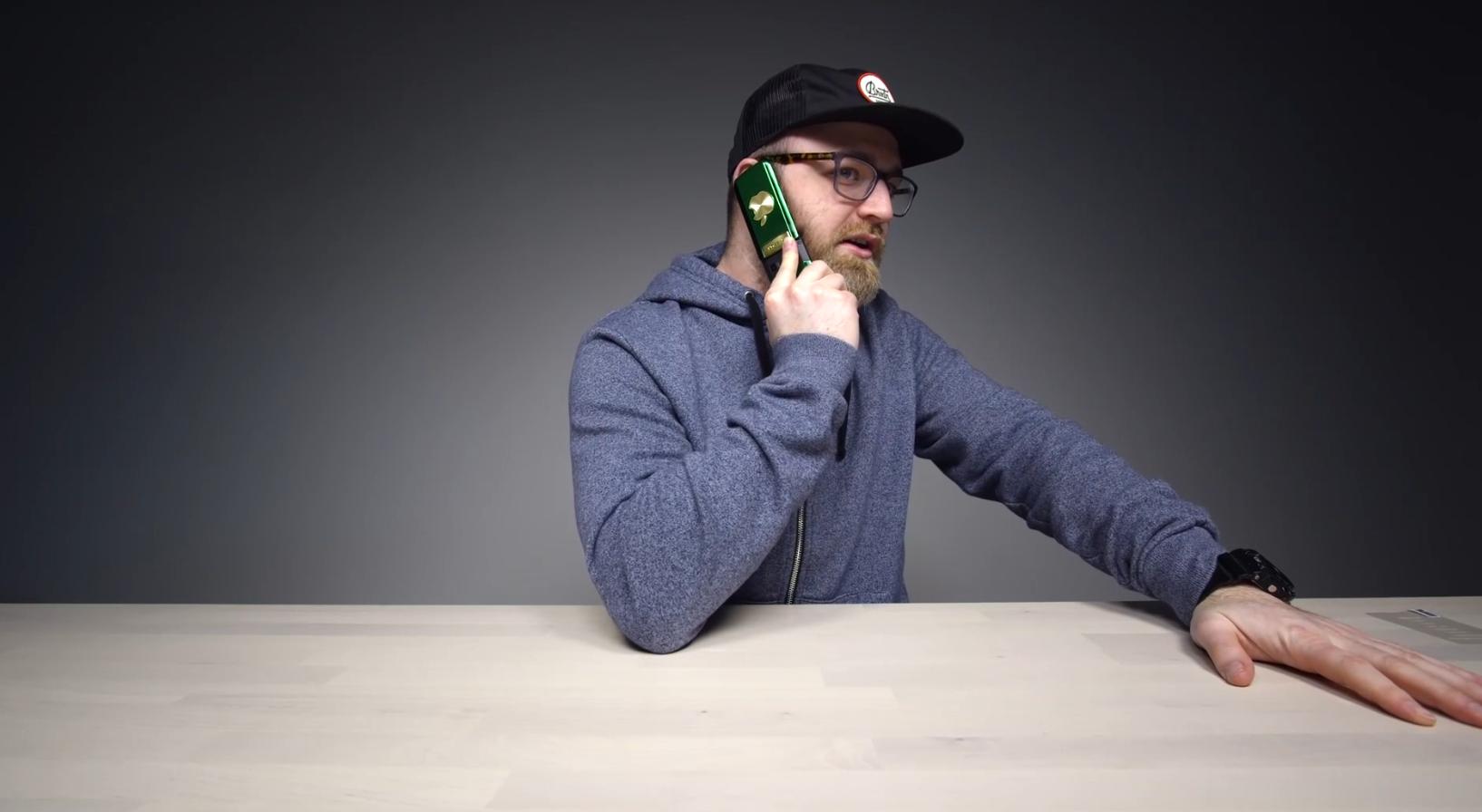 美国大叔网购老年机,美国大叔买安卓手机